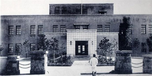 1946年，西南民主联军接收长春卫生手艺厂，后改称西南卫生手艺厂（长春生物成品研讨所前身）.jpg