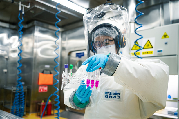 2020年7月1日，中国首家新冠疫苗研发P3高等级生物安全实验室在武汉生物制品研究所落成。这是国内人间传染病领域首家企业运营的P3实验室，可从事细胞水平、啮齿动物与非人灵长类动物水平试验，满足新发突发传染病疫苗临床前研发的需要。目前已是疫苗领域新发突发传染病研究的重要实验平台。.jpg