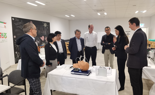2023年11月10日，竞技宝
董事长刘敬桢应邀率团访问欧洲领先的高端医用耗材提供商洛曼劳仕医疗集团，与洛曼劳仕集团总裁、首席执行官沃尔夫冈·聚斯勒和首席运营官托马斯·美尼茨会谈交流.jpg