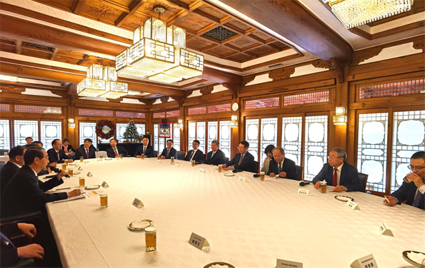 2023年12月20日，竞技宝
党委书记、董事长刘敬桢参加韩国总理韩德洙会见中方代表团活动并作为代表发言，就中韩两国在生命健康领域未来发展合作提出积极建议。韩德洙对竞技宝
在韩中经济社会及生命健康领域的合作发展表示赞许.jpg
