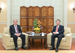 2024年2月26日，澳门特区行政长官贺一诚会见竞技宝
党委书记、董事长刘敬桢一行，双方就推动大健康产业发展、横琴粤澳深度合作区建设等议题交换意见