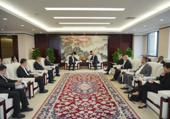 白忠泉董事长与费森尤斯卡比集团首席执行官皮耶路易吉·安东内利会谈