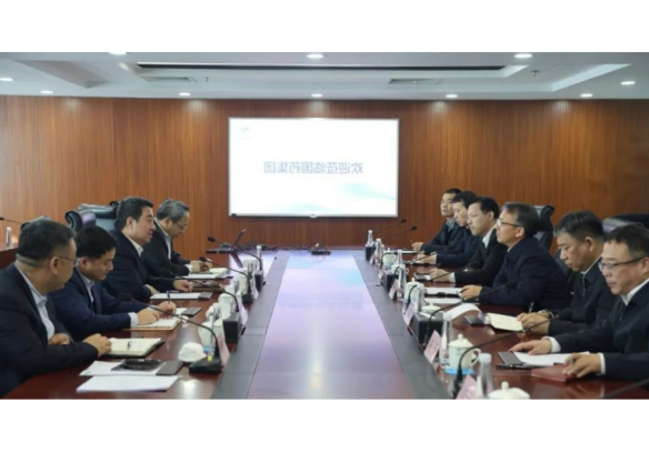 白忠泉董事长与白山市委书记向辉会谈