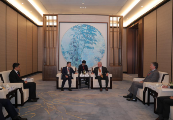 白忠泉董事长与励展博览集团首席执行官仲昊会谈